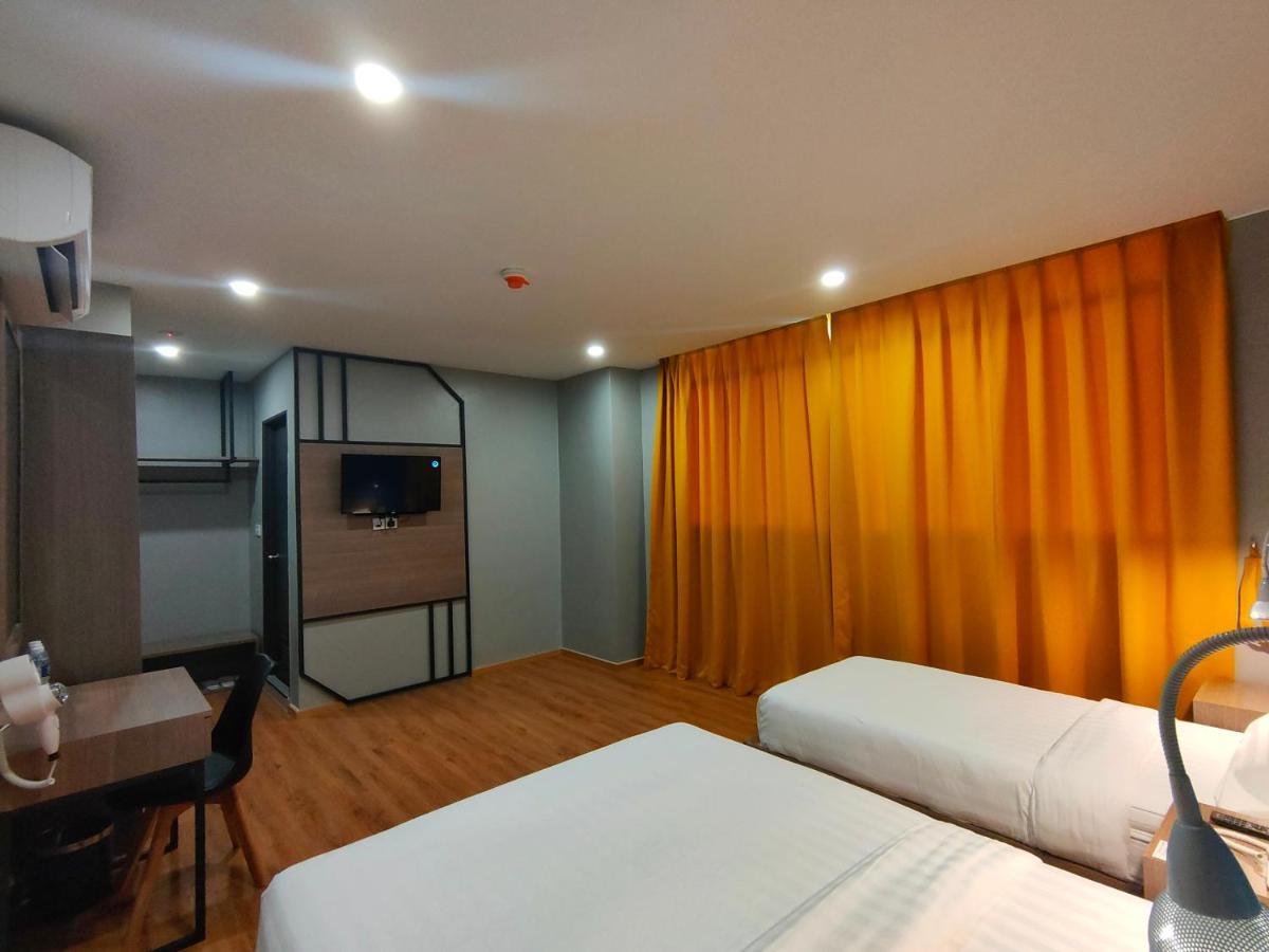 Uptown Hotel Семпорна Екстериор снимка